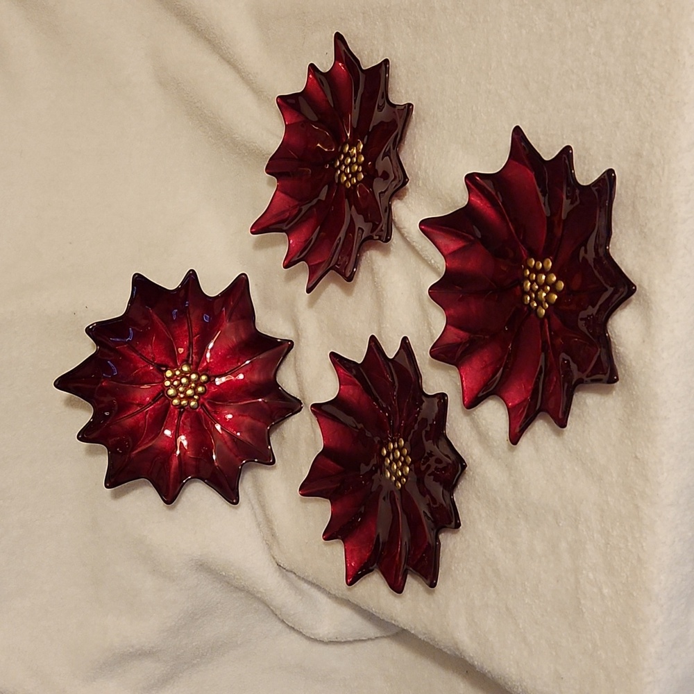Holiday dinnerware